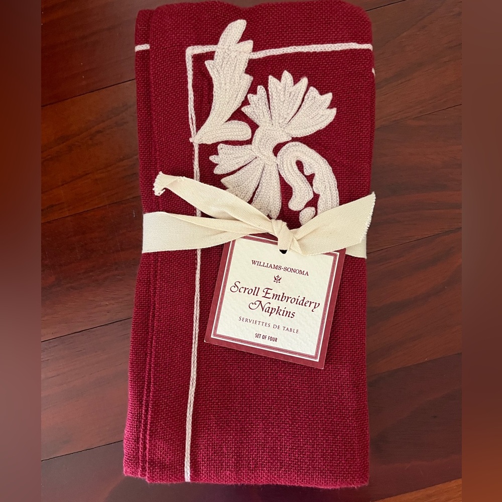 New table ware Williams Sonoma Crimson 8 Napkins and 8 Placemats deep Red